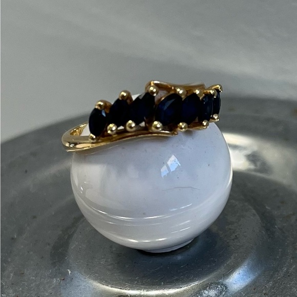 Jewelry - Elegant Sapphire  14k Gold Stone Ring sz 6.5